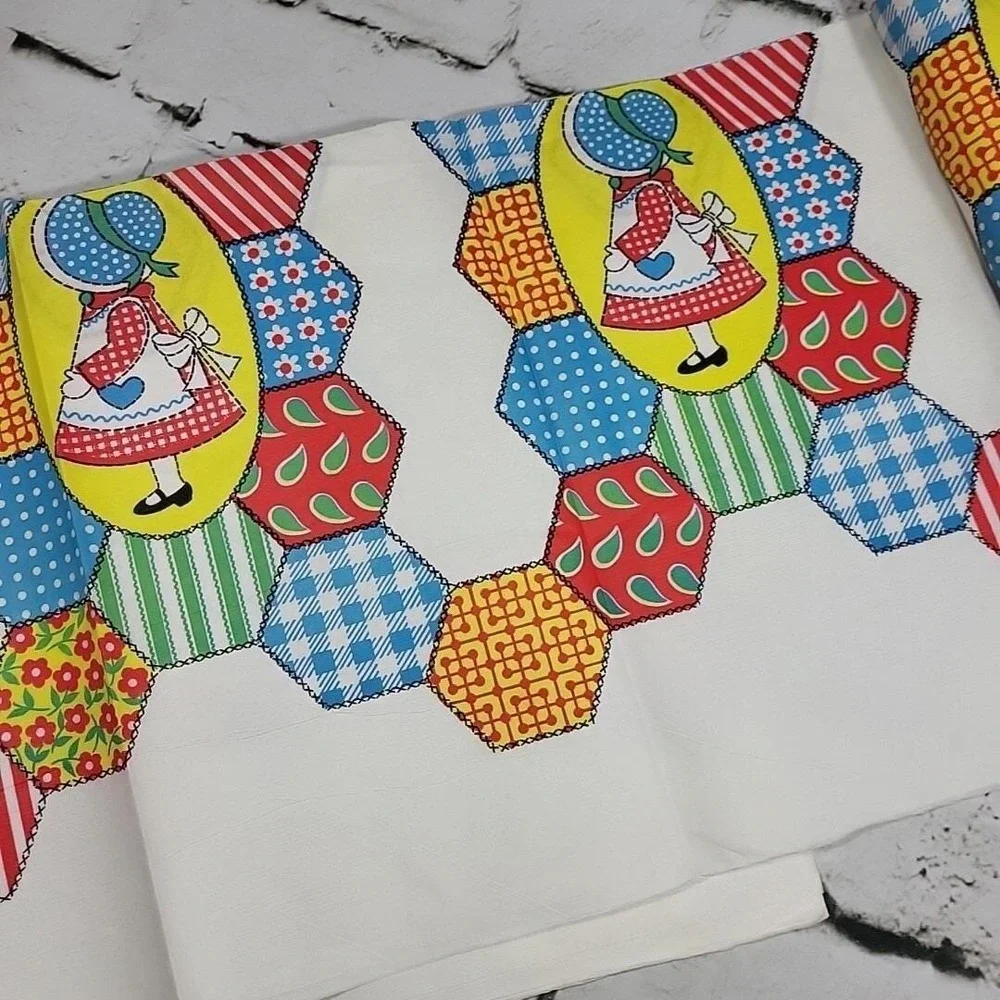 Vintage Fashion Ware Table‎ Cover Paper Tablecloth Quilt Bonnet Girl Themed Open